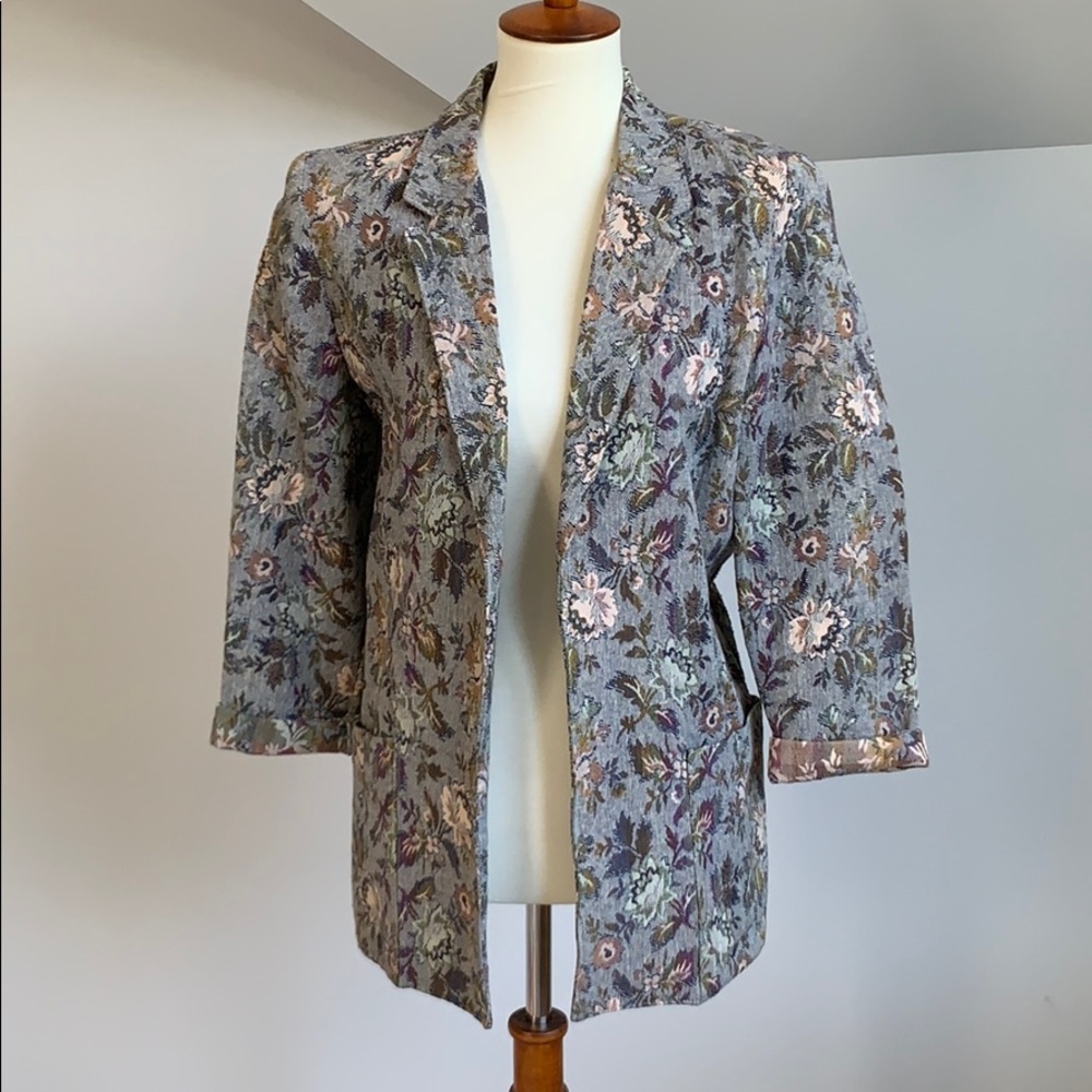 Vintage carpet blazer perfect condition